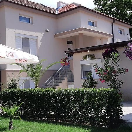 Villa Ros Guest House Svilengrad ภายนอก รูปภาพ