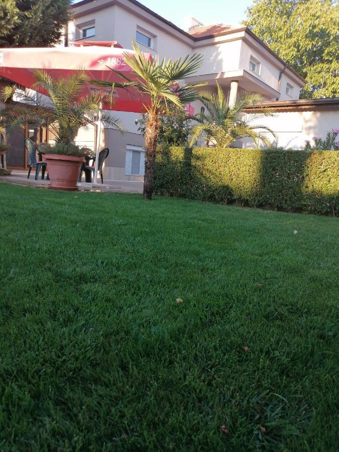 Villa Ros Guest House Svilengrad ภายนอก รูปภาพ