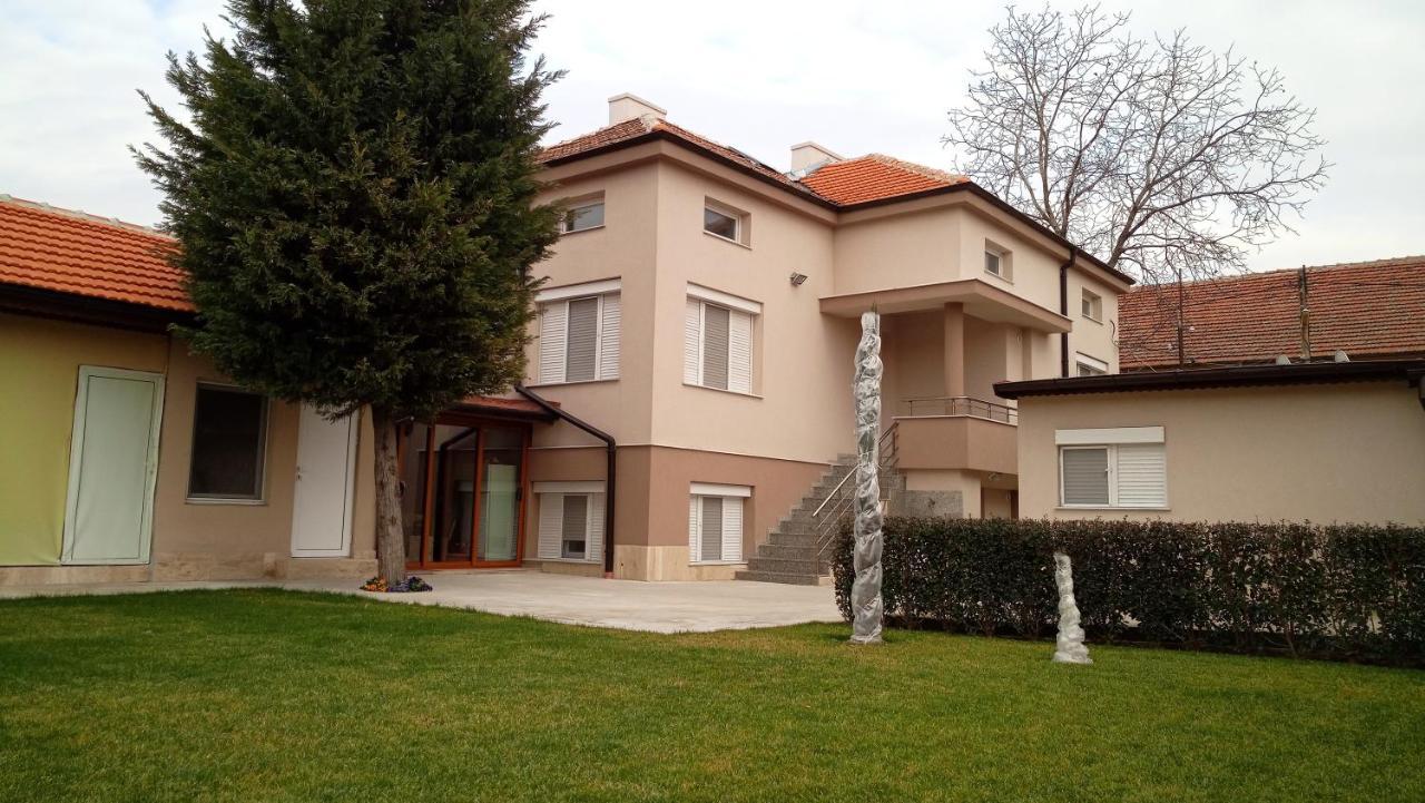 Villa Ros Guest House Svilengrad ภายนอก รูปภาพ