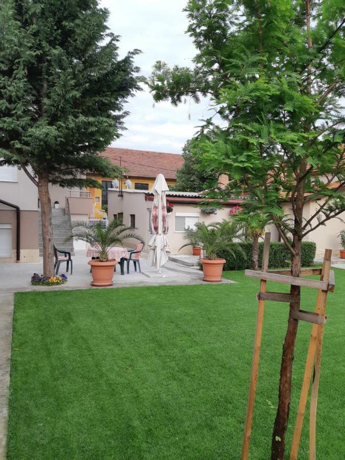 Villa Ros Guest House Svilengrad ภายนอก รูปภาพ