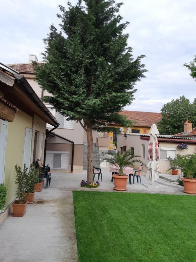 Villa Ros Guest House Svilengrad ภายนอก รูปภาพ